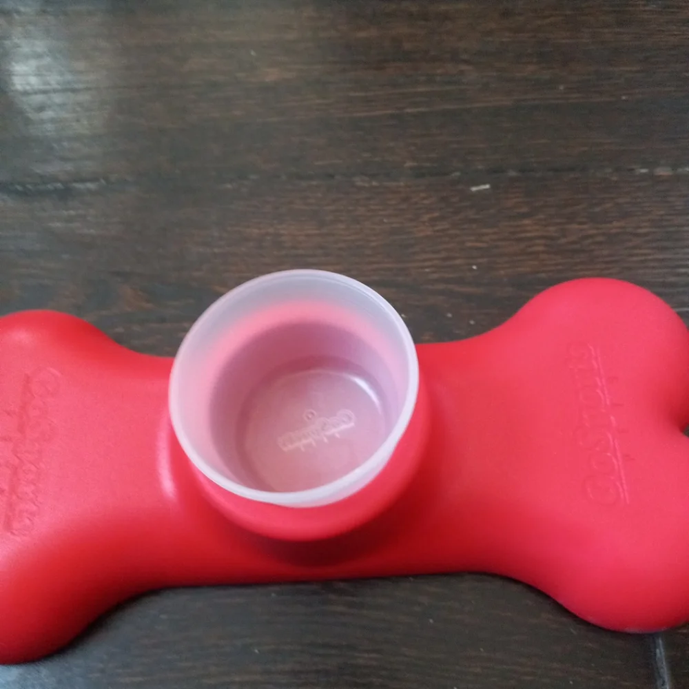 NEW GoSports Pupscream Parlor Non-Slip Frozen Dog Treat Ice Cream Holder No Mess